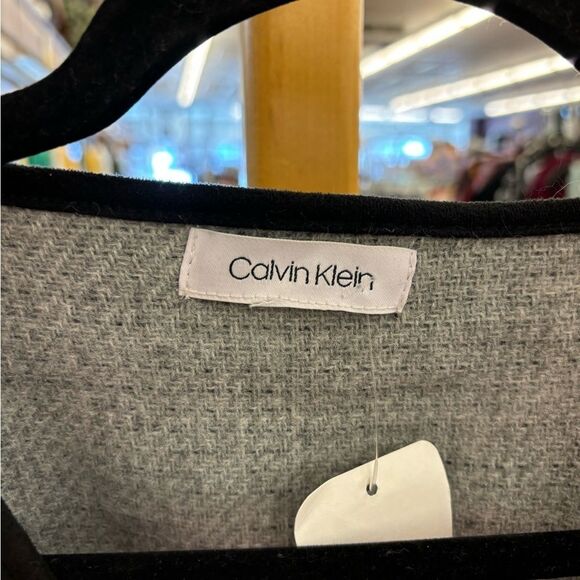 Black Cape with Toggle Closure - Picture 3 of 5